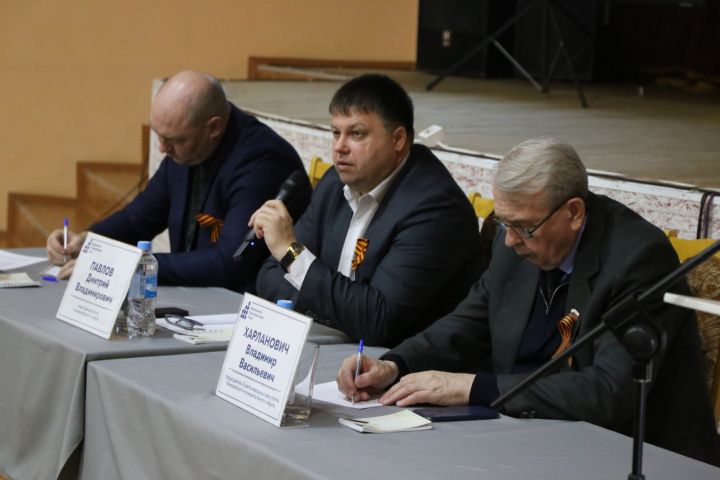 Жители Звездного встретились с главой округа