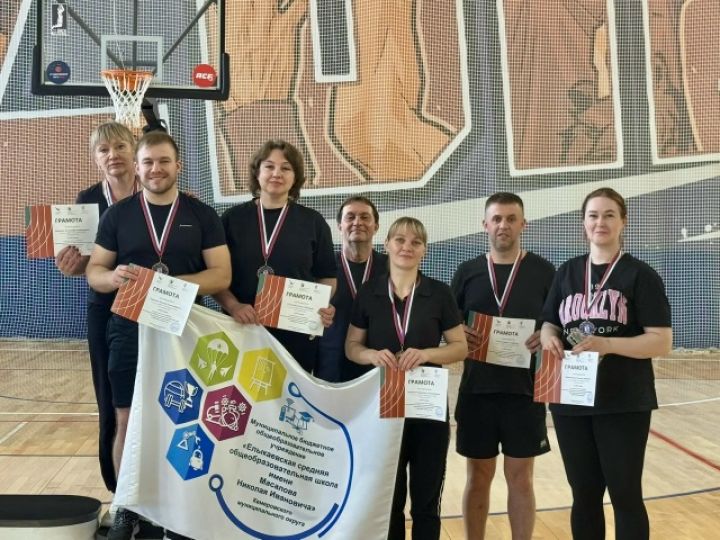 Учителя заняли серебро на спортивных соревнованиях