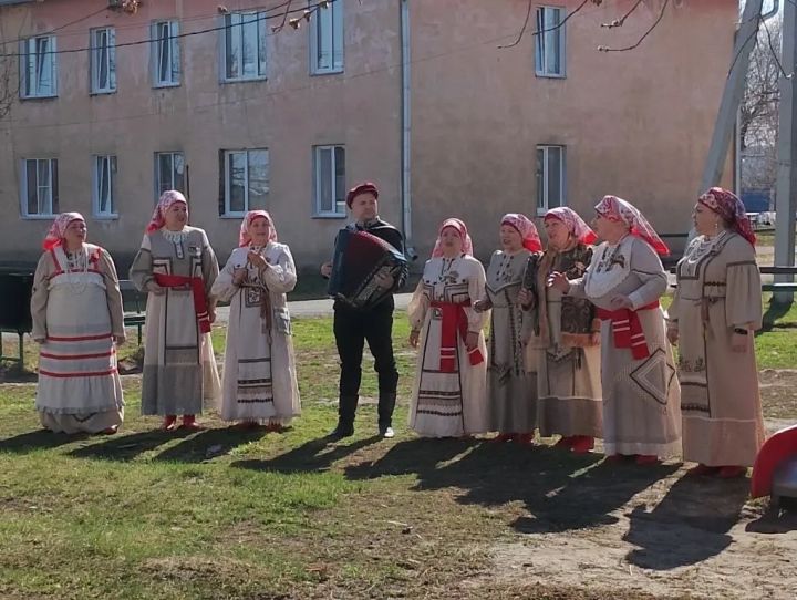 «Фронтовые бригады» дали первые концерты в округе