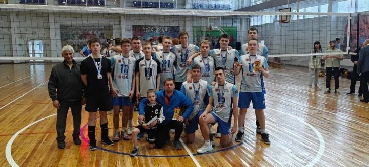 Серебро на областном турнире по волейболу