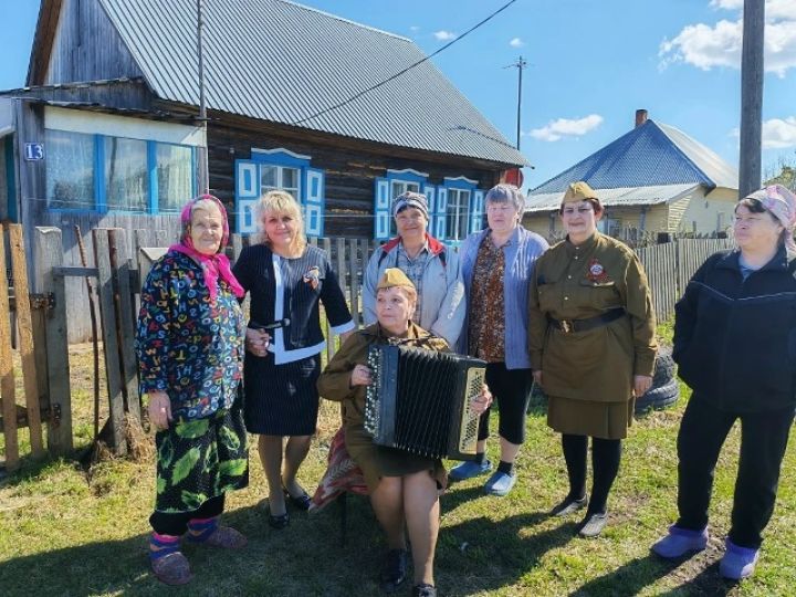 В Арсентьевской территории фронтовые бригады адресно поздравили ветеранов