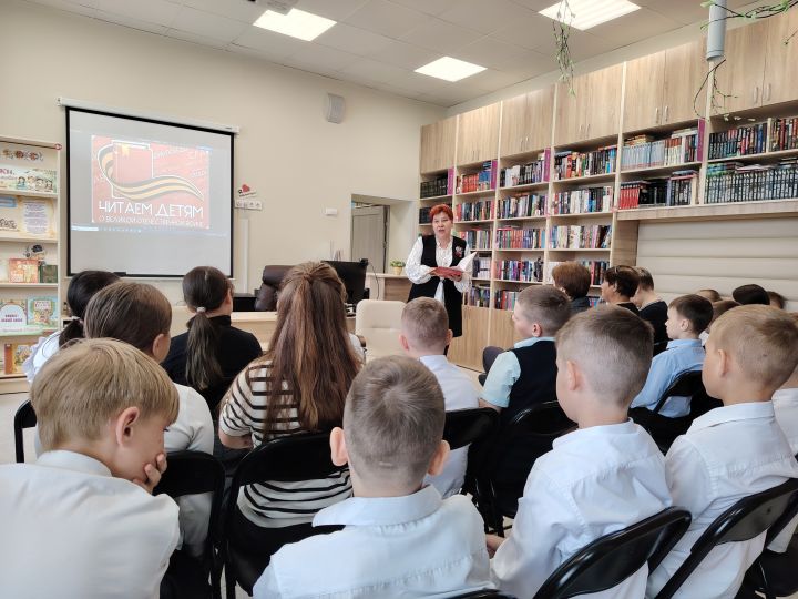 Школьники и ветераны вместе читали военные книги